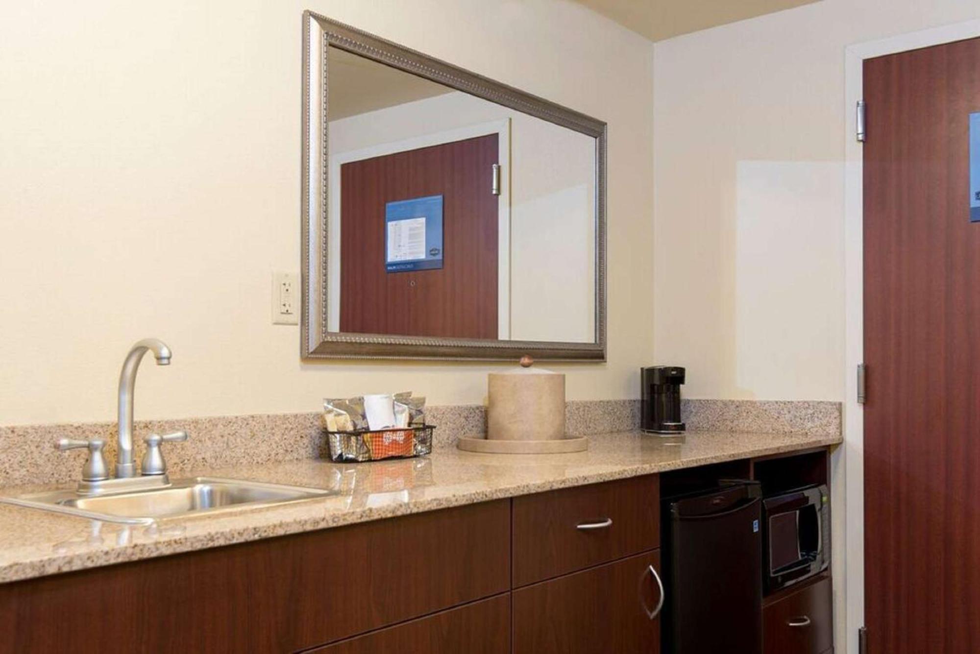 Hampton Inn Schenectady Downtown Buitenkant foto