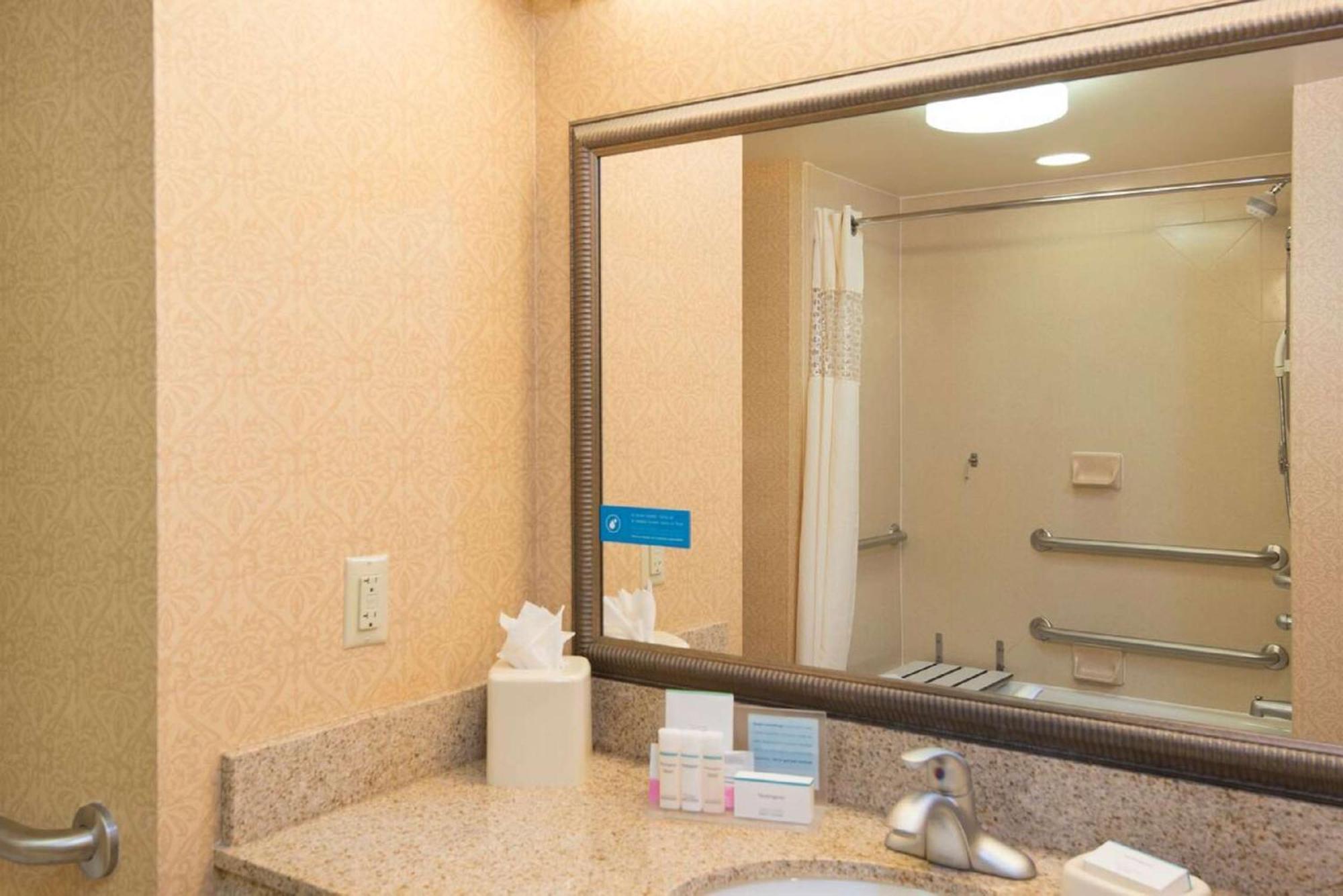 Hampton Inn Schenectady Downtown Buitenkant foto
