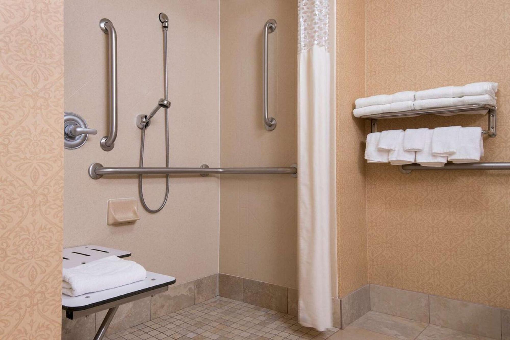 Hampton Inn Schenectady Downtown Buitenkant foto