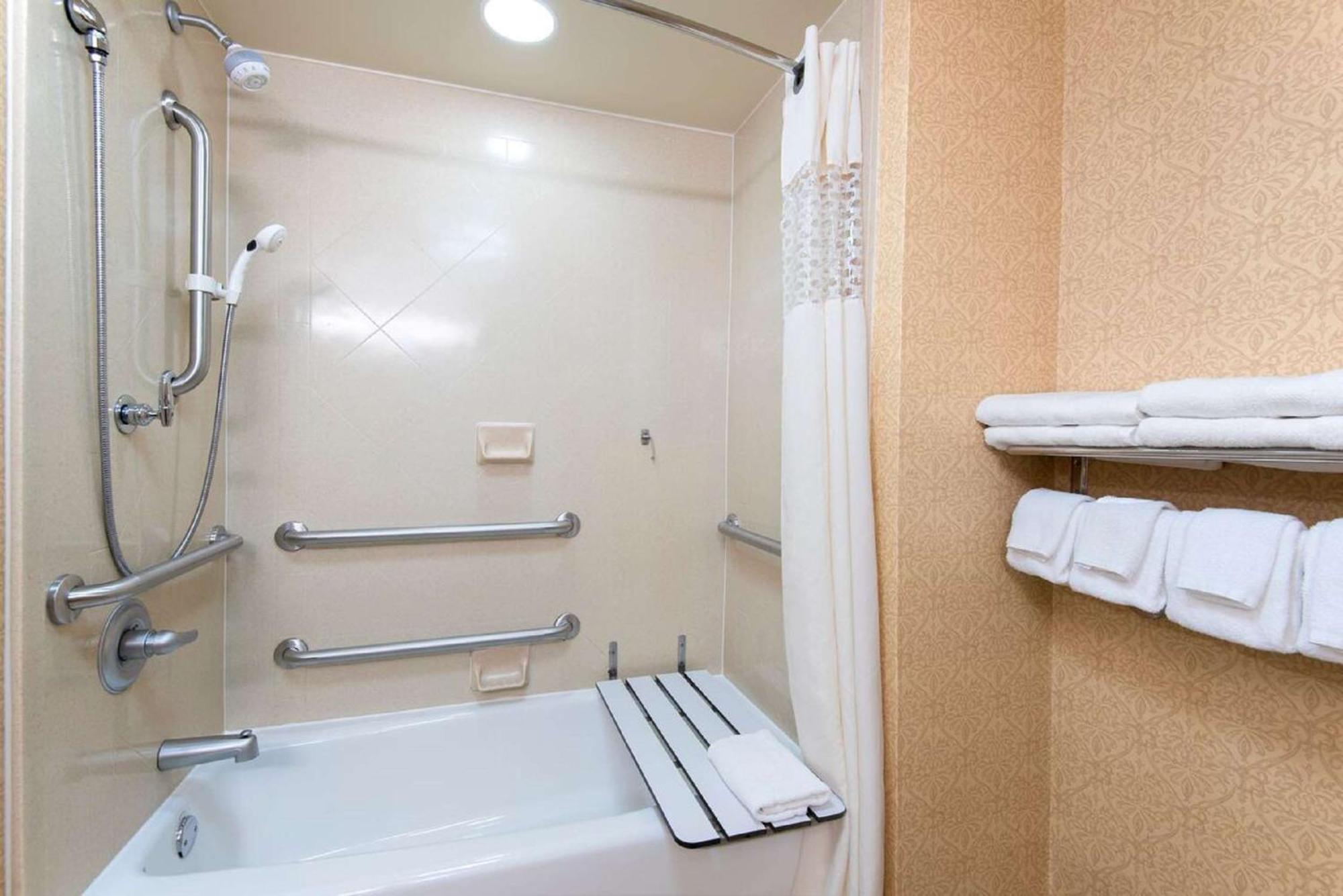 Hampton Inn Schenectady Downtown Buitenkant foto